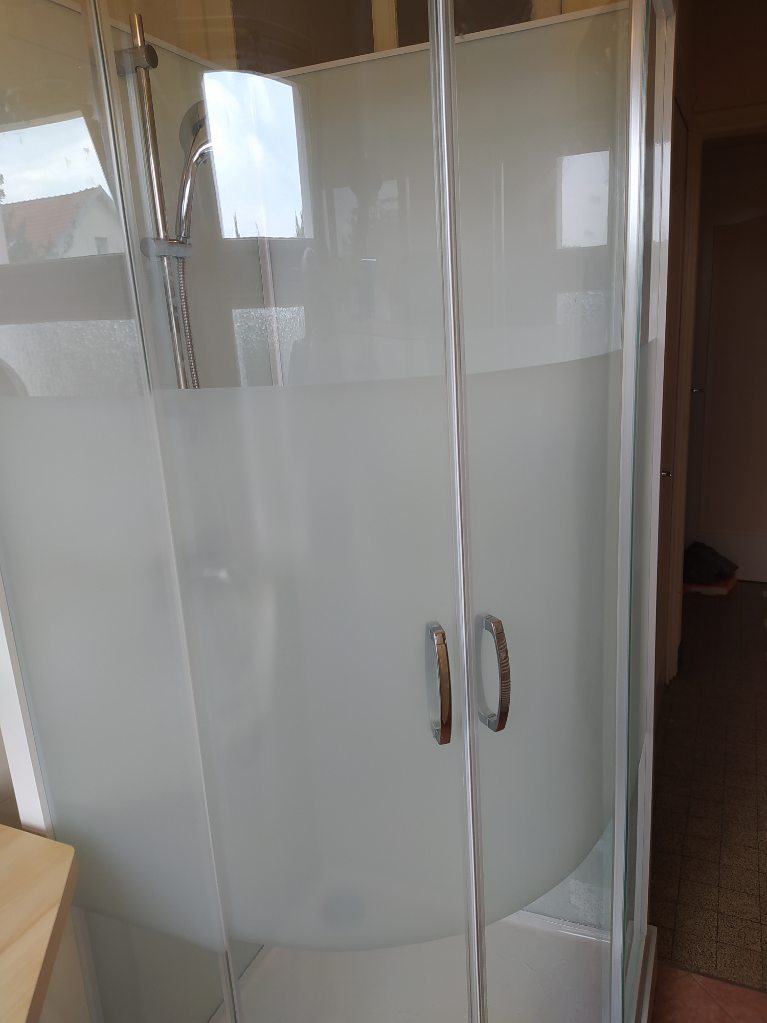 Photo d'une cabine de douche